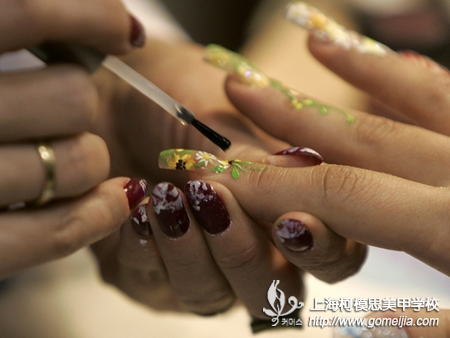 美甲DIY流程教你完美雕刻指甲之清洗多余的甲油