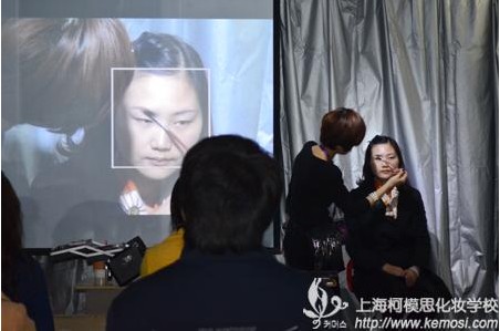 一元钱能做什么？化妆课程无限畅听，柯模思化妆学校一元钱公开课